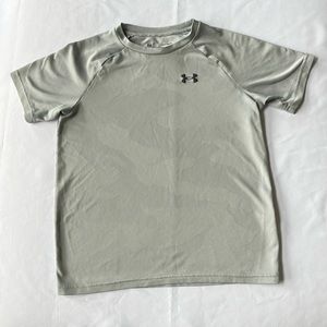 Under Armour Shirt. YLG. Very good condition.